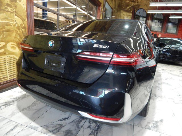 Used 2025 BMW 530i xDrive image 5