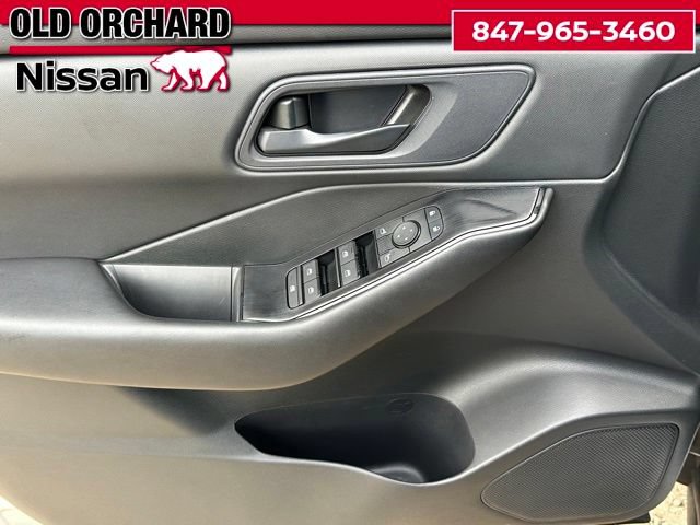 Used 2025 Nissan Rogue S AWD/4WD image 7