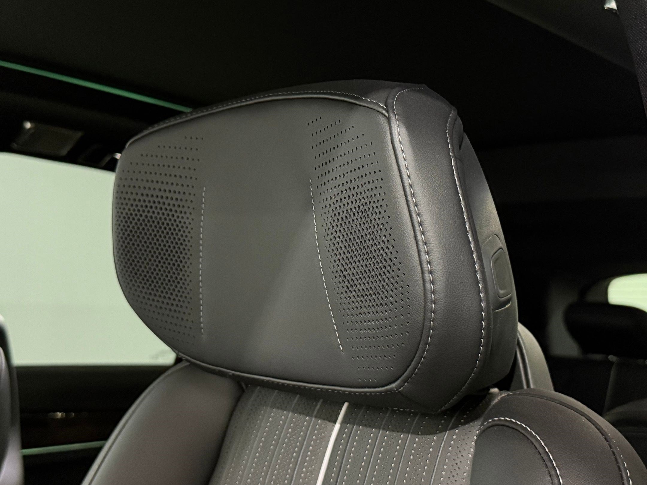 New 2026 Cadillac Vistiq Sport image 27