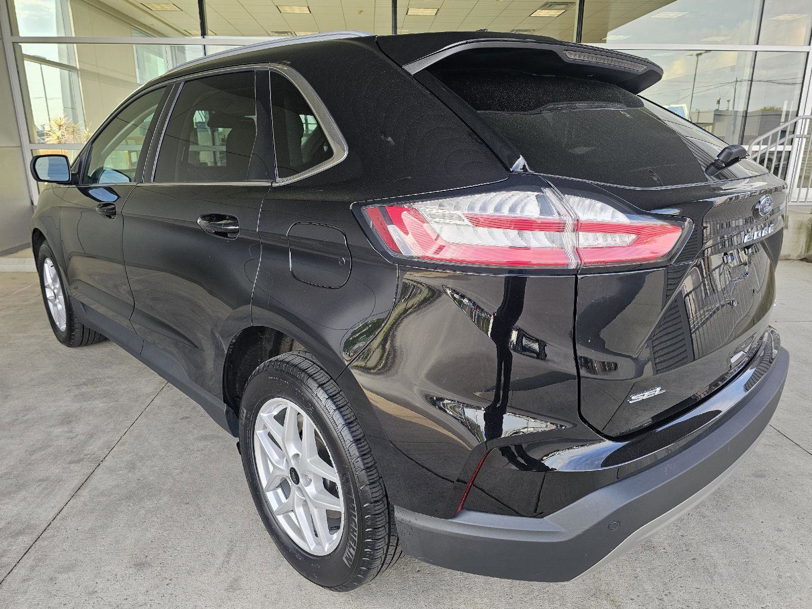 Used 2023 Ford Edge SEL w/ Convenience Package AWD/4WD image 3