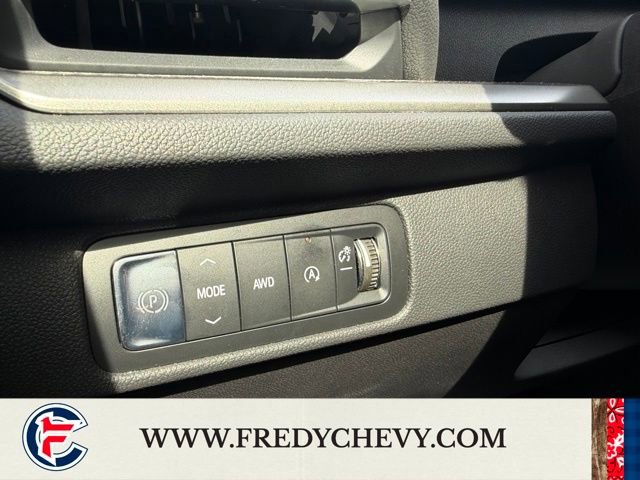 Used 2025 Chevrolet Traverse LT w/ Driver Confidence Package image 17