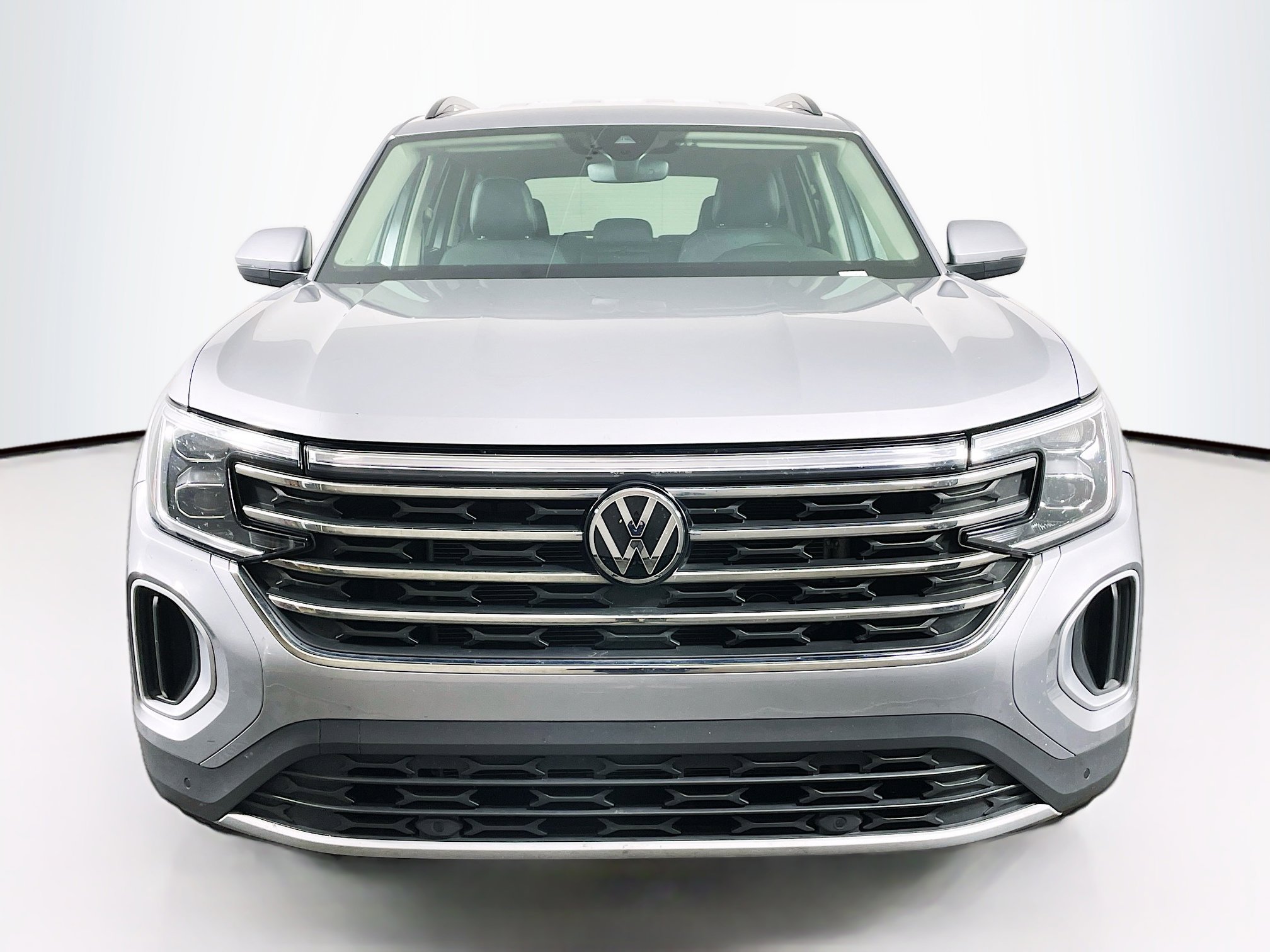 Used 2025 Volkswagen Atlas SE image 2