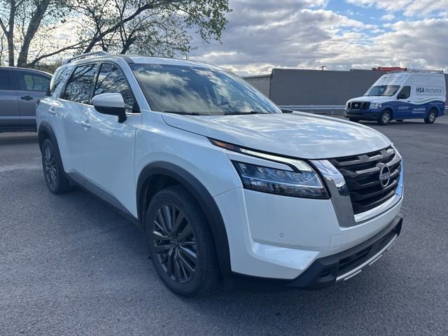 Certified 2023 Nissan Pathfinder SL w/ SL Premium Package AWD/4WD image 3