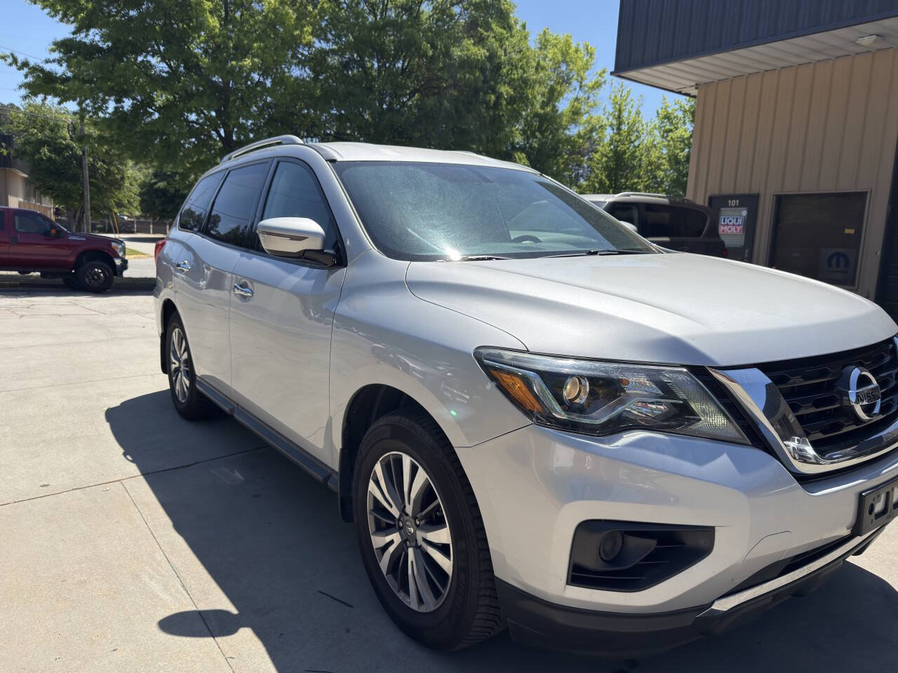 Used 2017 Nissan Pathfinder S AWD/4WD image 4
