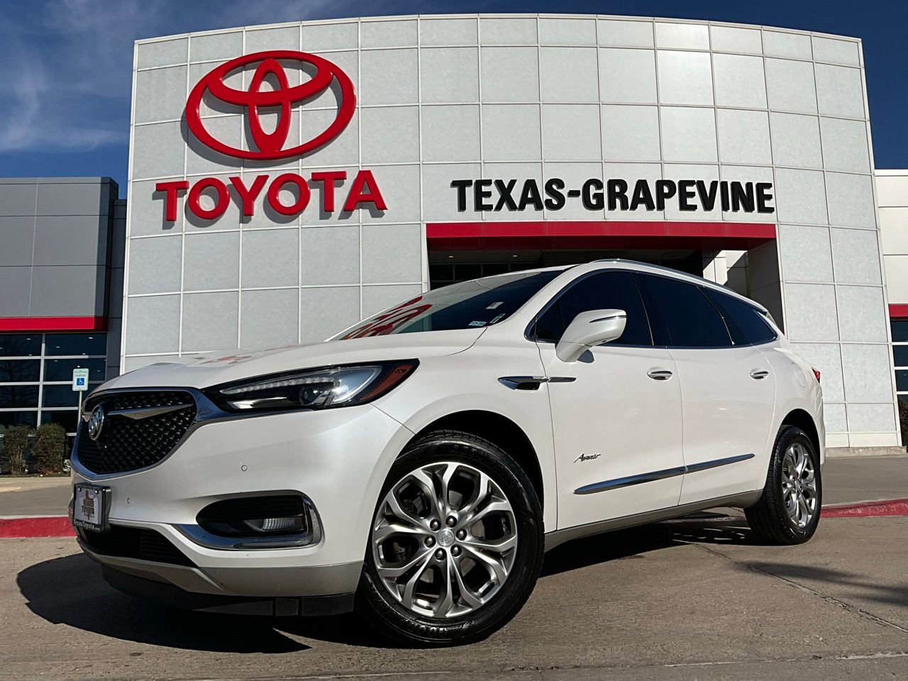 Used 2018 Buick Enclave Avenir w/ Avenir Technology Package image 3
