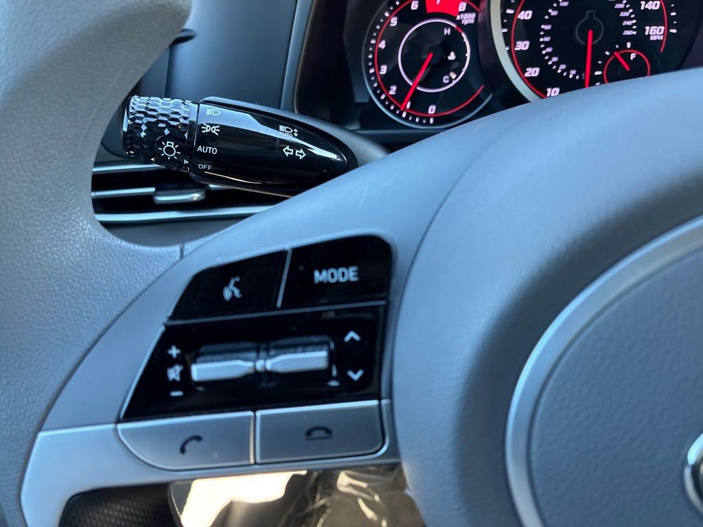 Used 2023 Hyundai Elantra SEL image 25