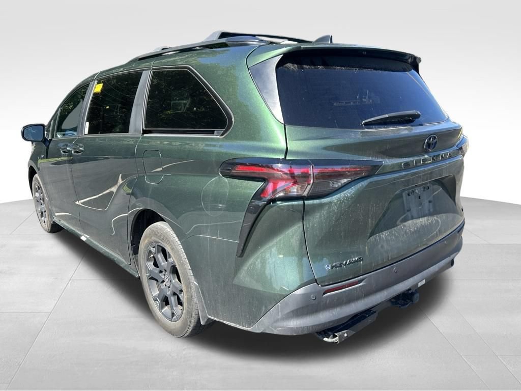 Used 2025 Toyota Sienna XLE Woodland Edition AWD/4WD image 3
