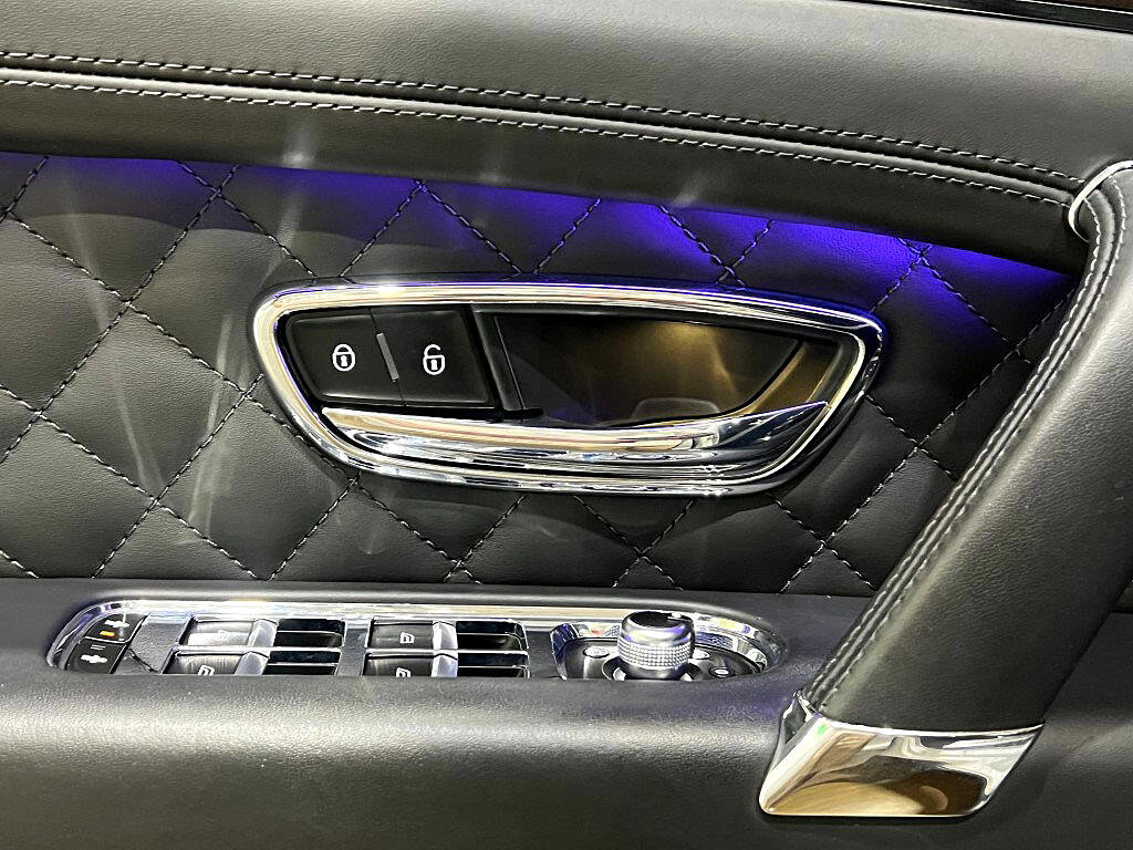 Used 2019 Bentley Bentayga image 32