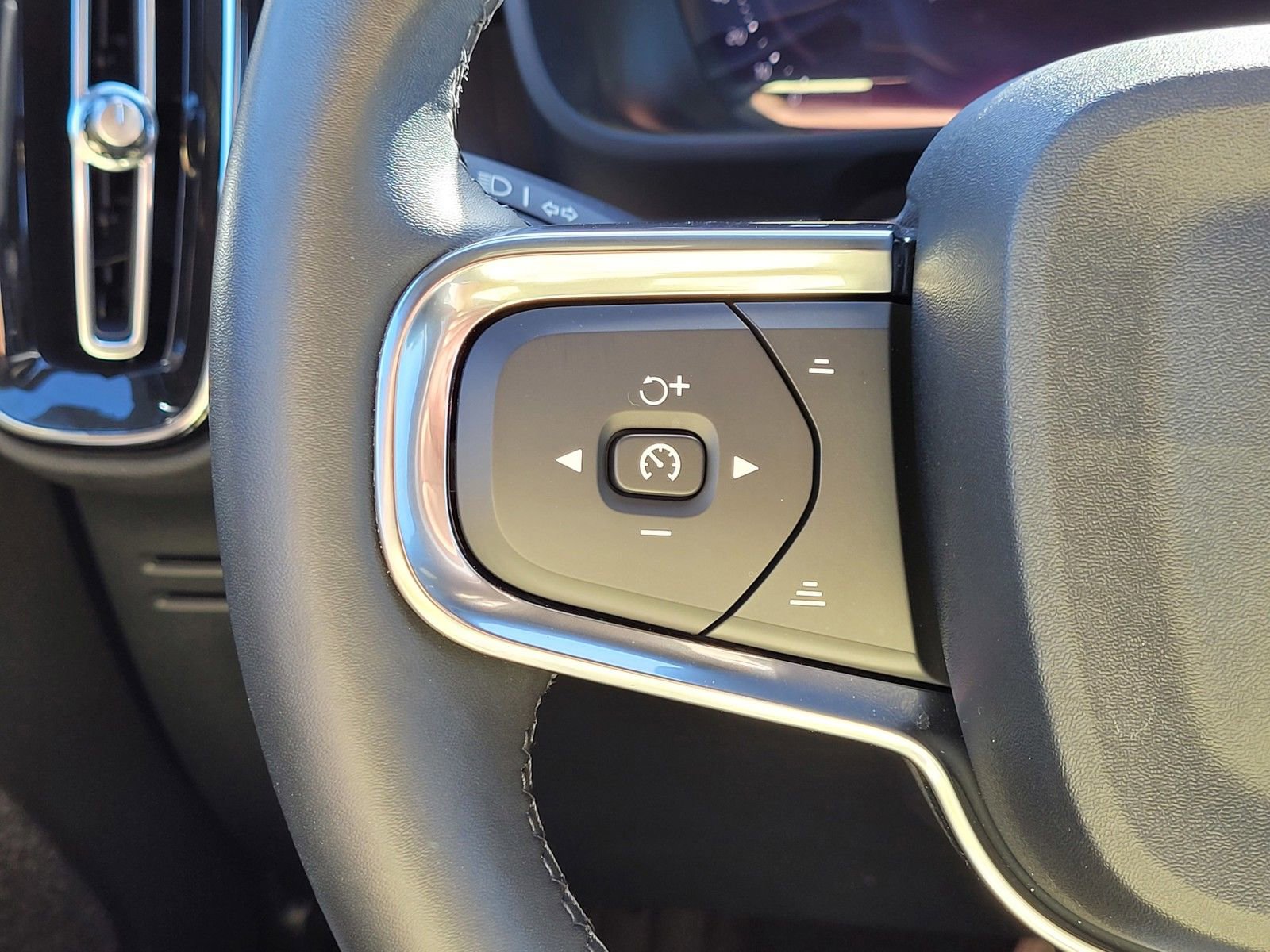 Certified 2023 Volvo XC40 Recharge Ultimate w/ Protection Package Premier image 20