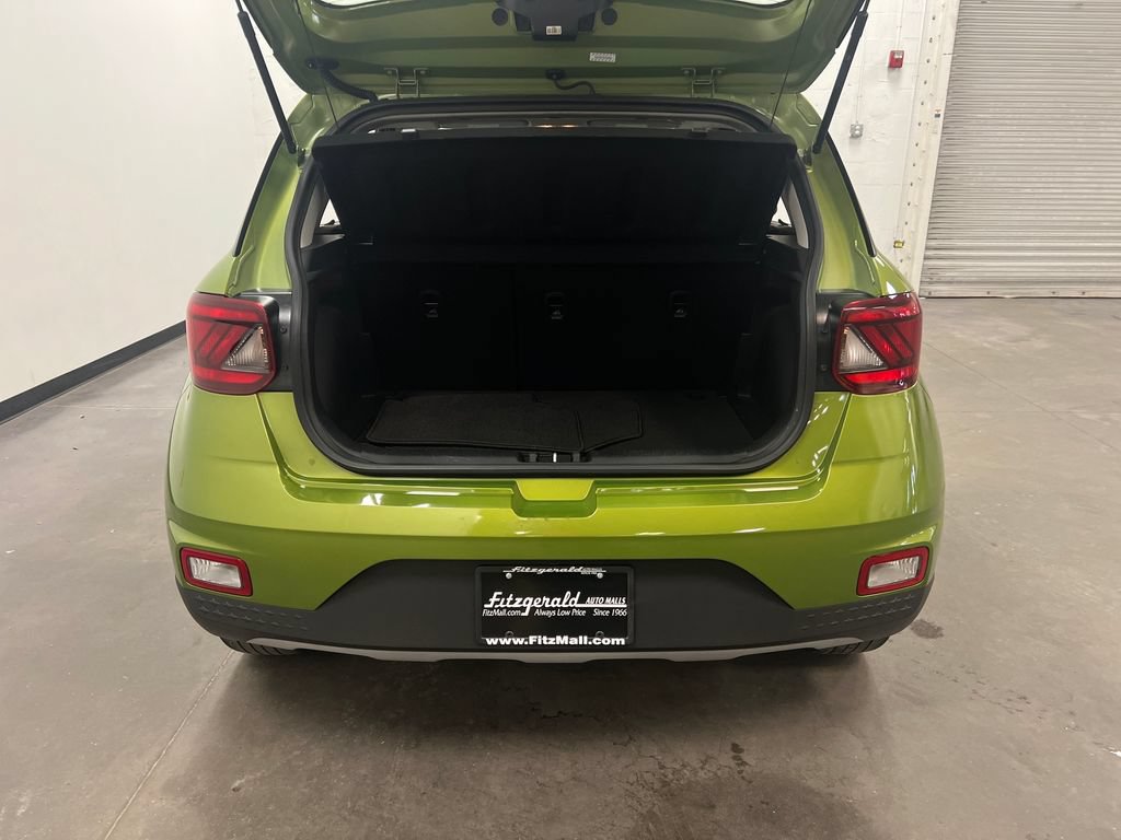 Used 2024 Hyundai Venue SEL FWD image 24