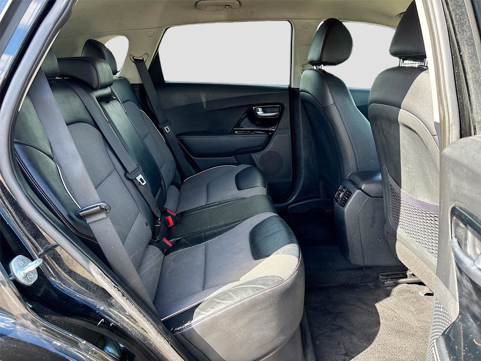 Used 2022 Kia Niro EX w/ Cold Weather Package FWD image 26