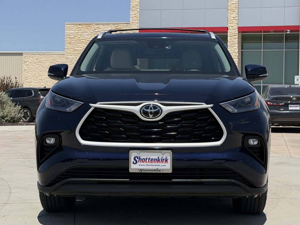 Used 2025 Toyota Highlander XLE AWD/4WD image 7