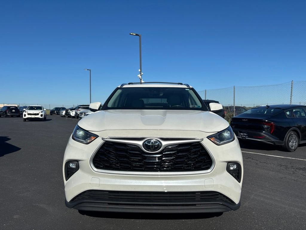 Used 2021 Toyota Highlander XLE AWD/4WD image 8