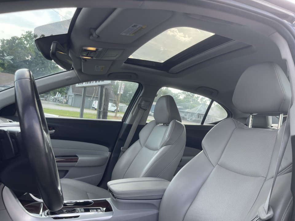 Used 2016 Acura TLX w/ Technology Package FWD image 9