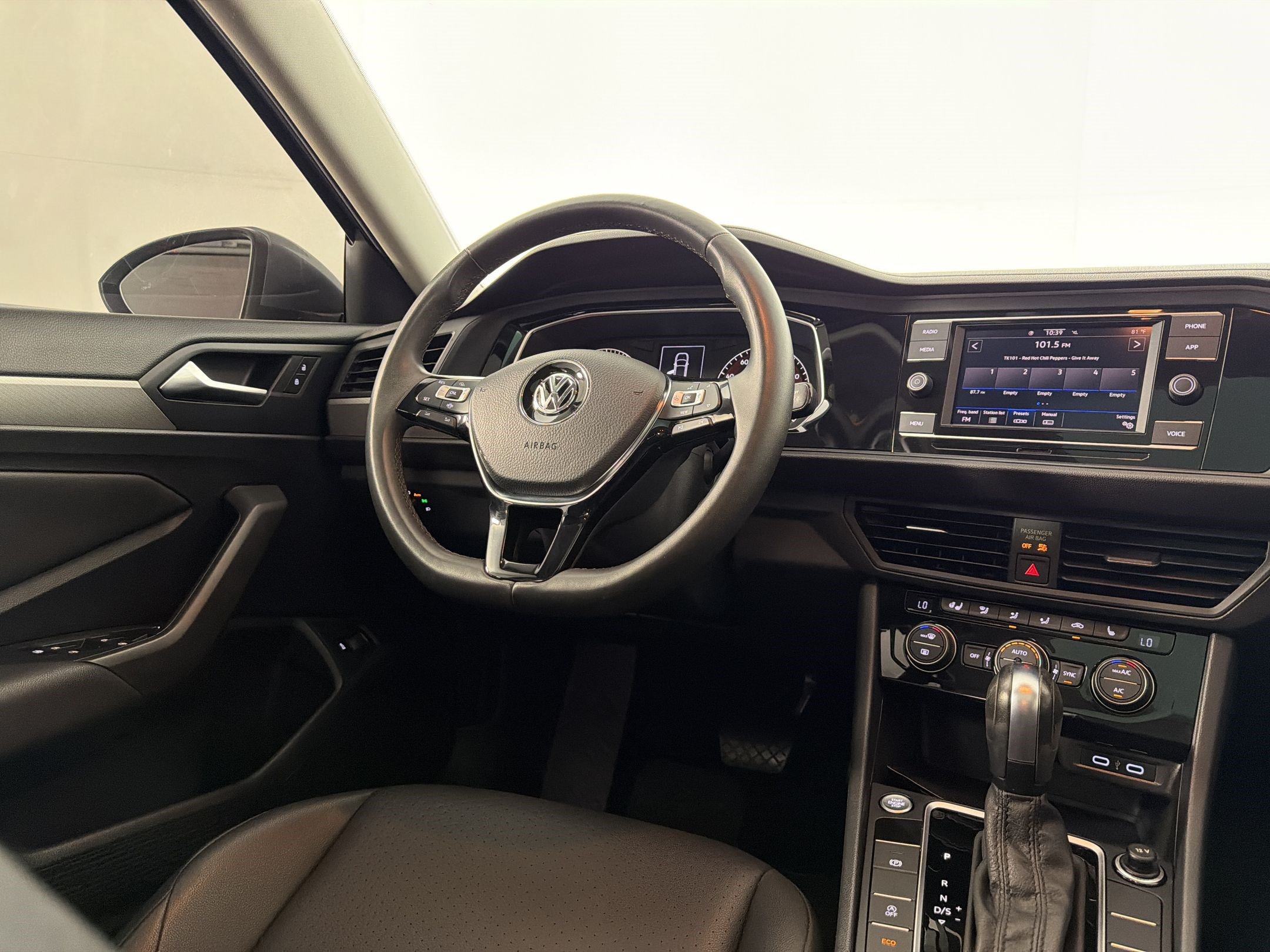 Used 2020 Volkswagen Jetta SE w/ SE Cold Weather Package FWD image 28