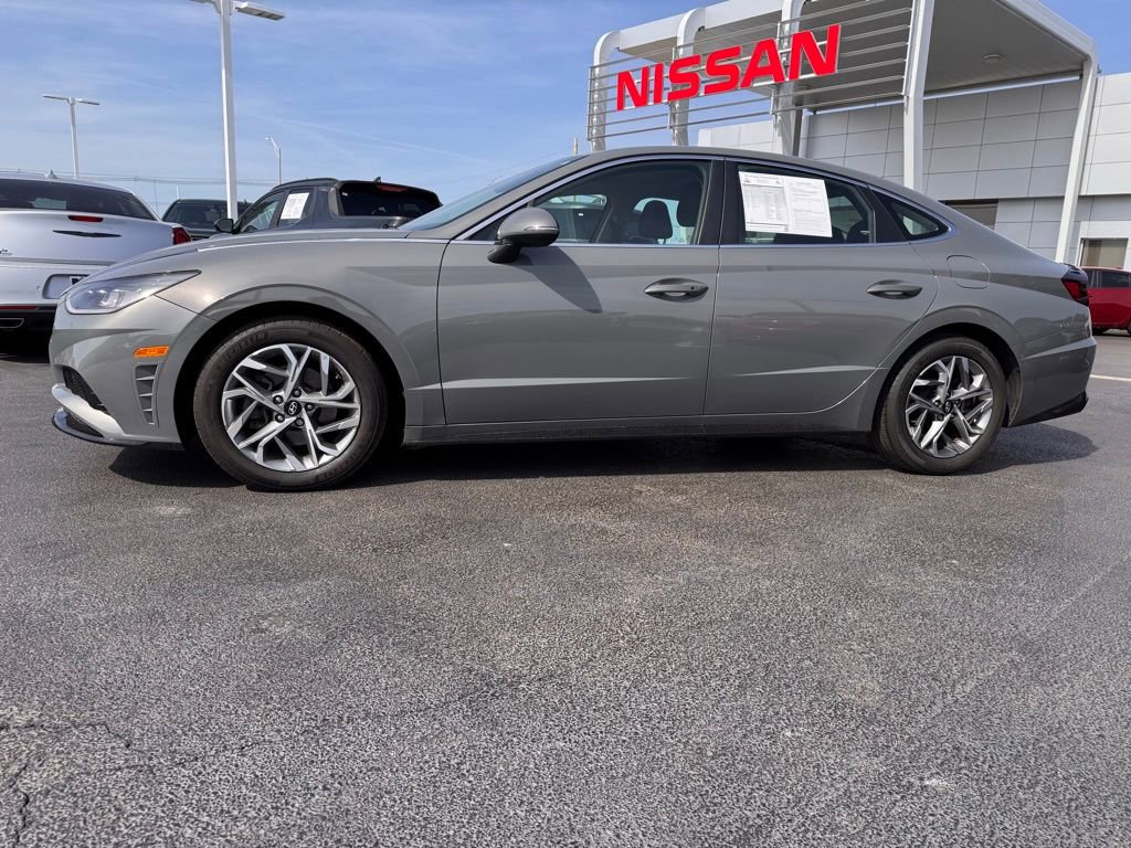 Used 2023 Hyundai Sonata SEL image 2