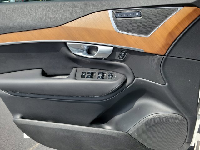 Used 2024 Volvo XC90 B5 Plus AWD/4WD image 25