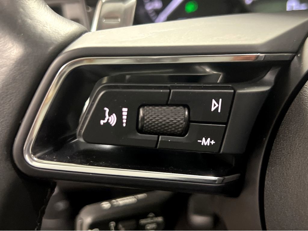 Used 2023 Porsche Macan image 12