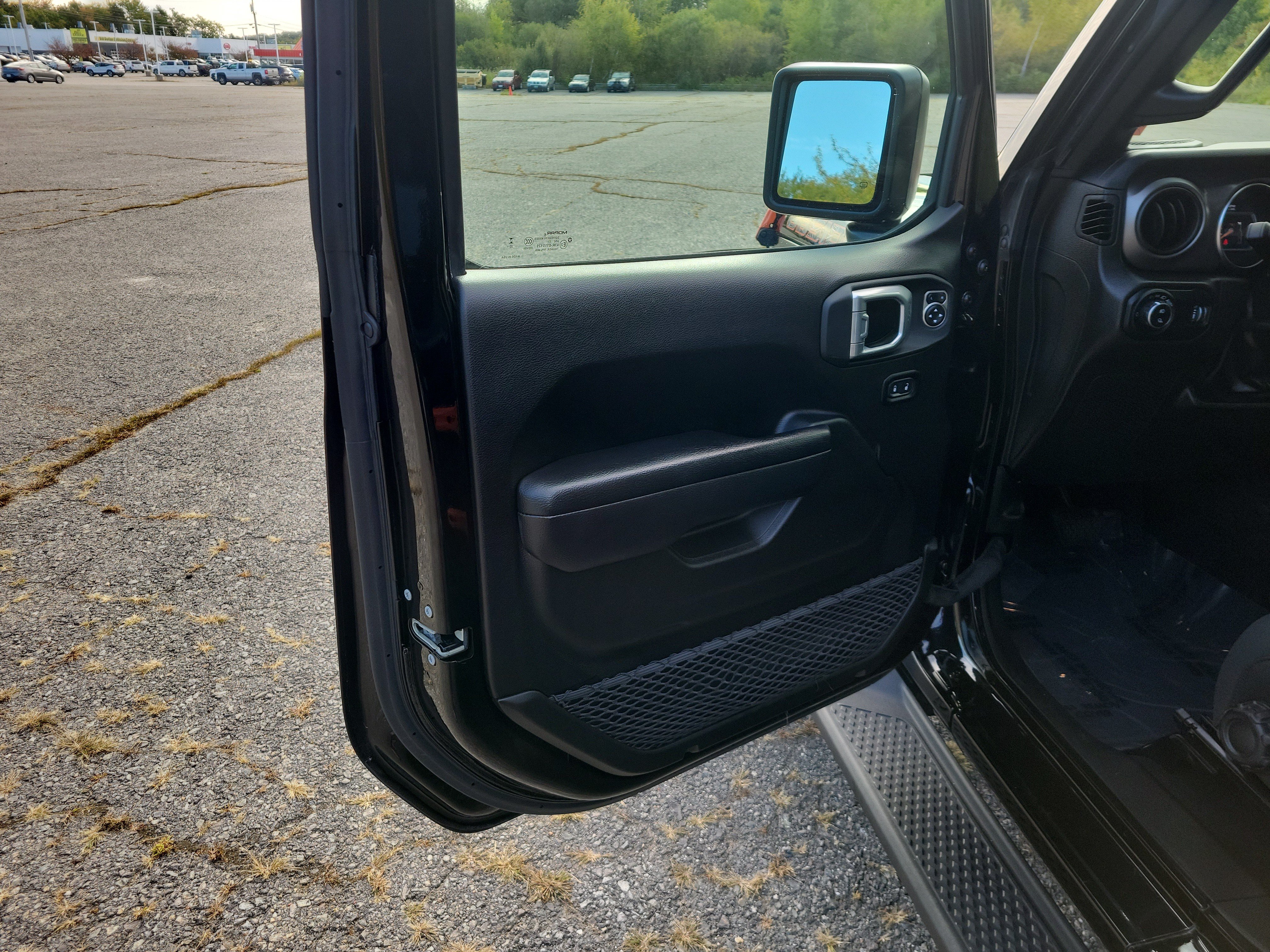 Used 2023 Jeep Gladiator Sport AWD/4WD image 15