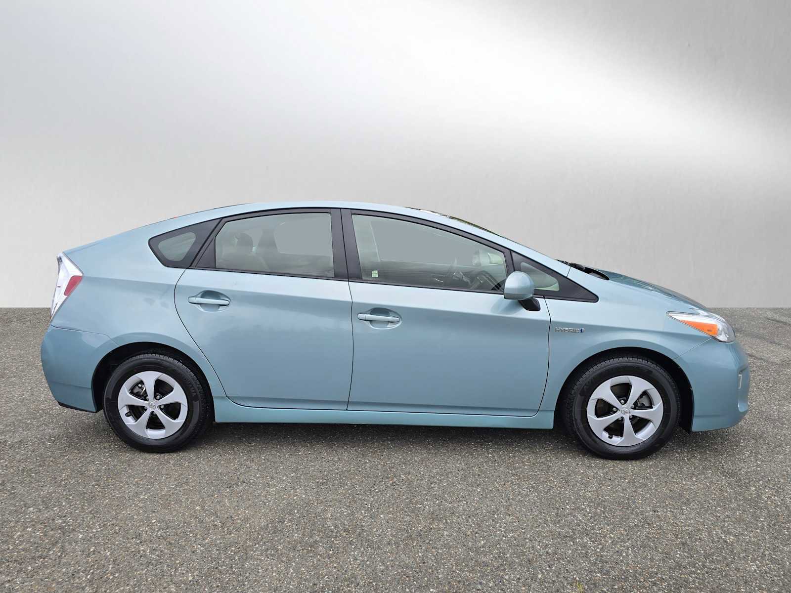 Used 2013 Toyota Prius Three w/ Solar Roof Pkg FWD image 2