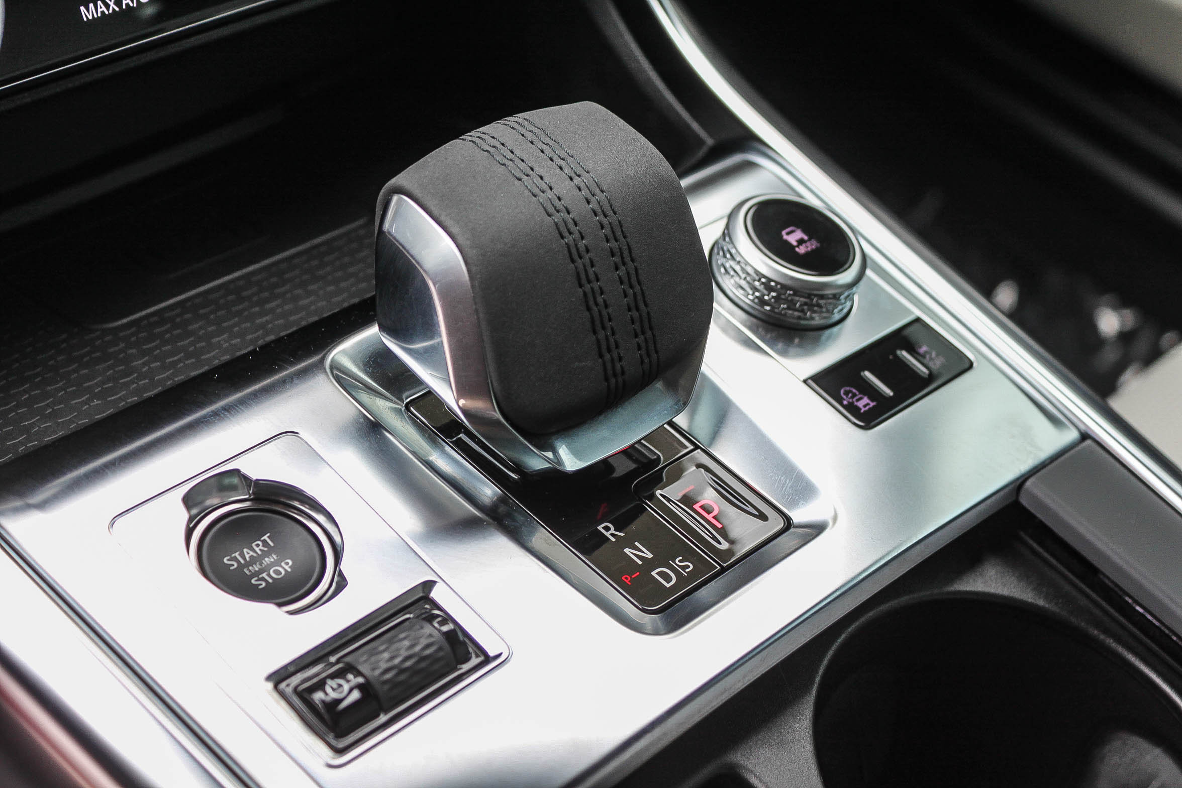 Used 2024 Jaguar XF R-Dynamic SE image 21