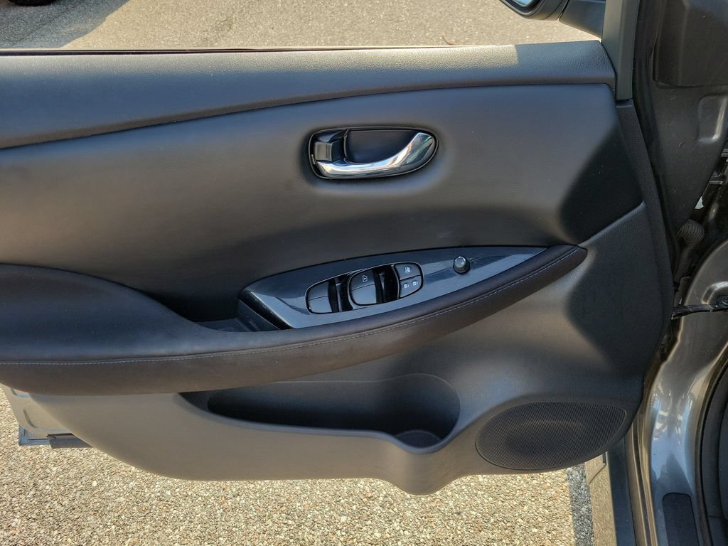 Used 2018 Nissan Leaf SV w/ SV All Weather Package FWD image 13