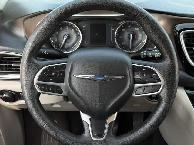 Used 2020 Chrysler Voyager Lxi FWD image 12