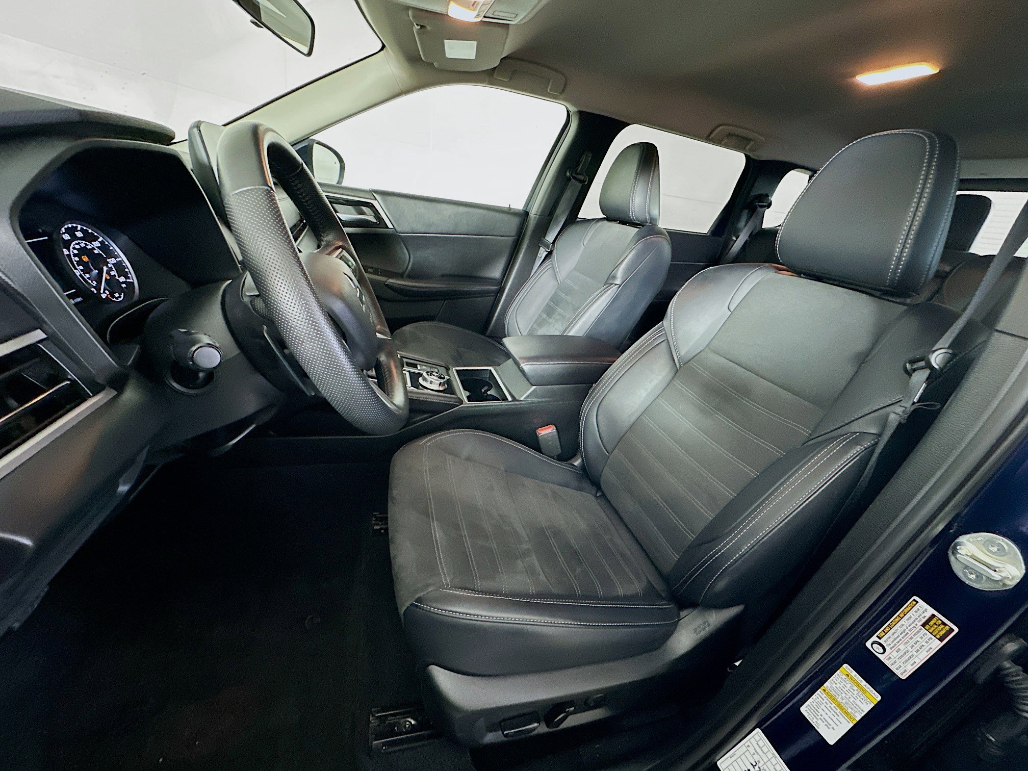 Used 2024 Mitsubishi Outlander SE image 13