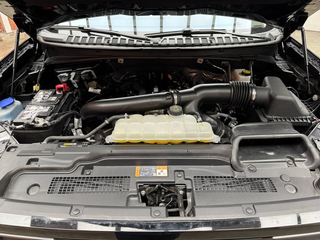 Certified 2025 Ford Expedition Active AWD/4WD image 32