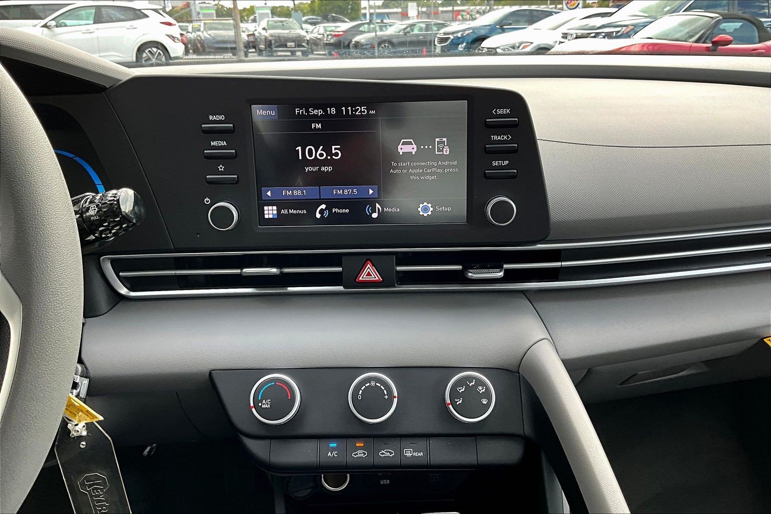 Used 2026 Hyundai Elantra SE FWD image 12