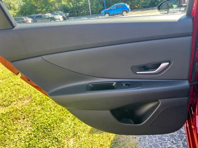 Used 2025 Hyundai Elantra SEL FWD image 20