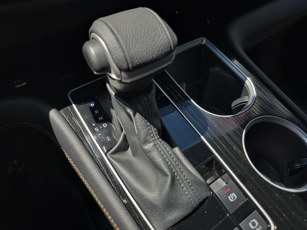 Used 2025 Toyota Sienna XLE Woodland Edition image 32