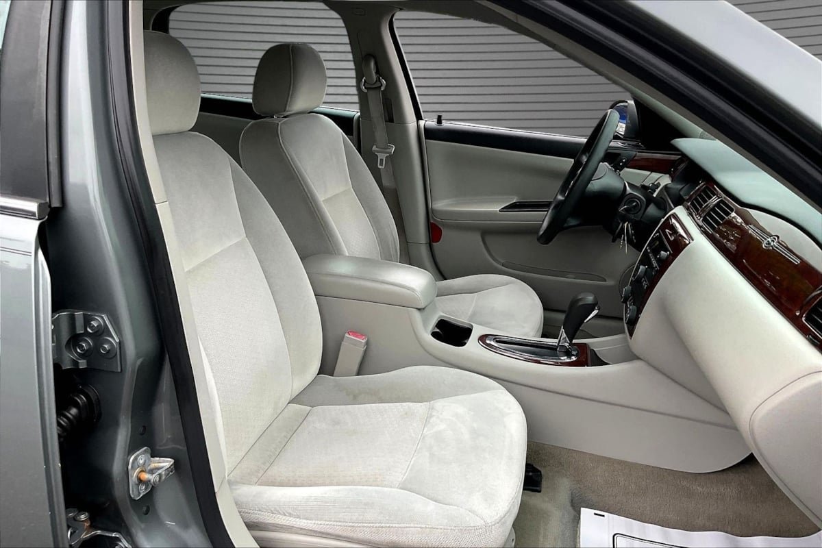 Used 2008 Chevrolet Impala LT FWD image 27