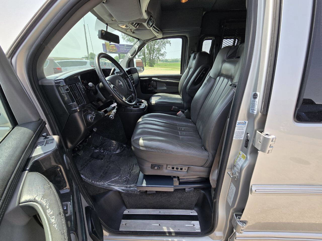 Used 2013 GMC Savana 1500 image 18