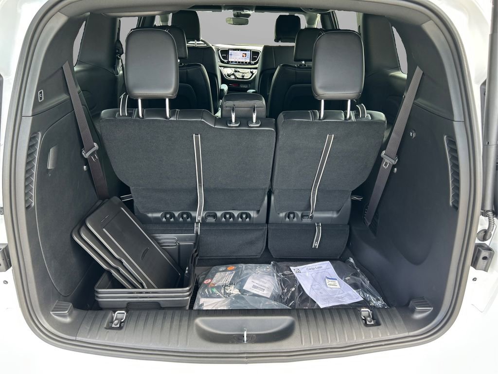 New 2025 Chrysler Voyager LX image 12