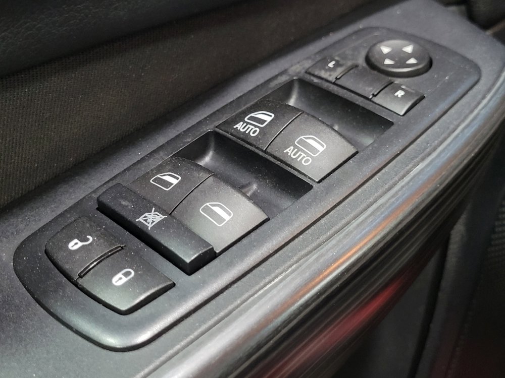 Used 2016 Jeep Cherokee Latitude w/ Safety/Convenience Group AWD/4WD image 27