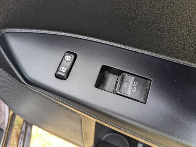 Used 2013 Lexus CT 200h w/ Premium Pkg w/Backup Camera FWD image 37
