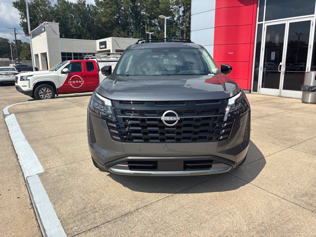 New 2026 Nissan Pathfinder SL w/ SL Premium Package FWD image 2