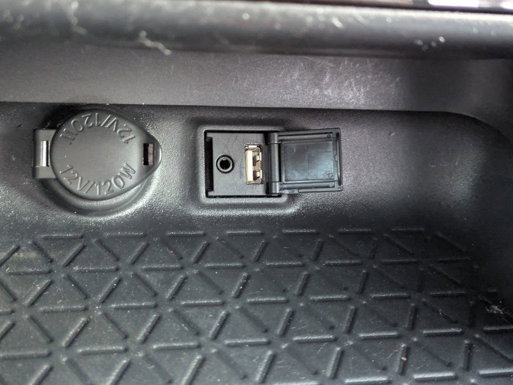 Used 2019 Toyota RAV4 XLE w/ Convenience Package image 24