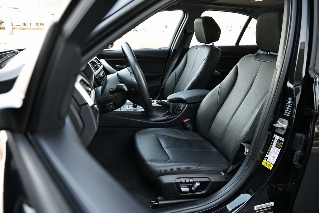 Used 2018 BMW 320i Sedan w/ Convenience Package image 19