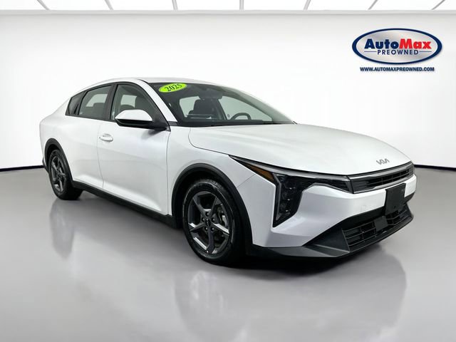 Used 2025 Kia K4 LXS FWD image 1