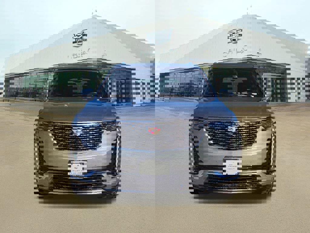 New 2025 Cadillac XT6 Luxury image 2