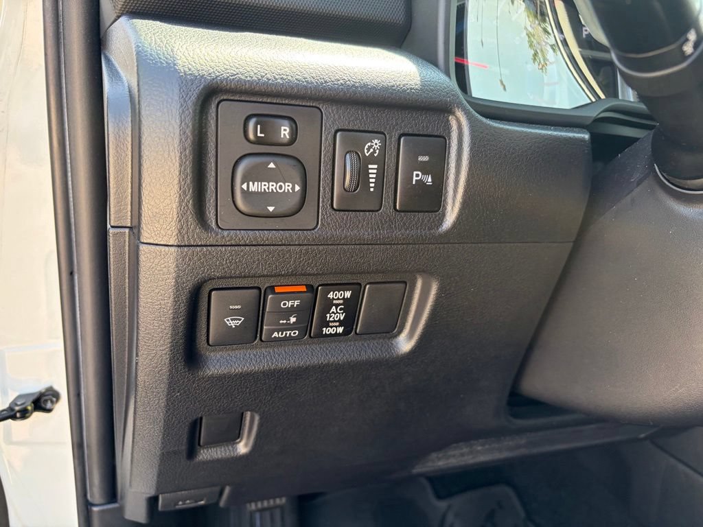 Used 2018 Toyota 4Runner Limited AWD/4WD image 32