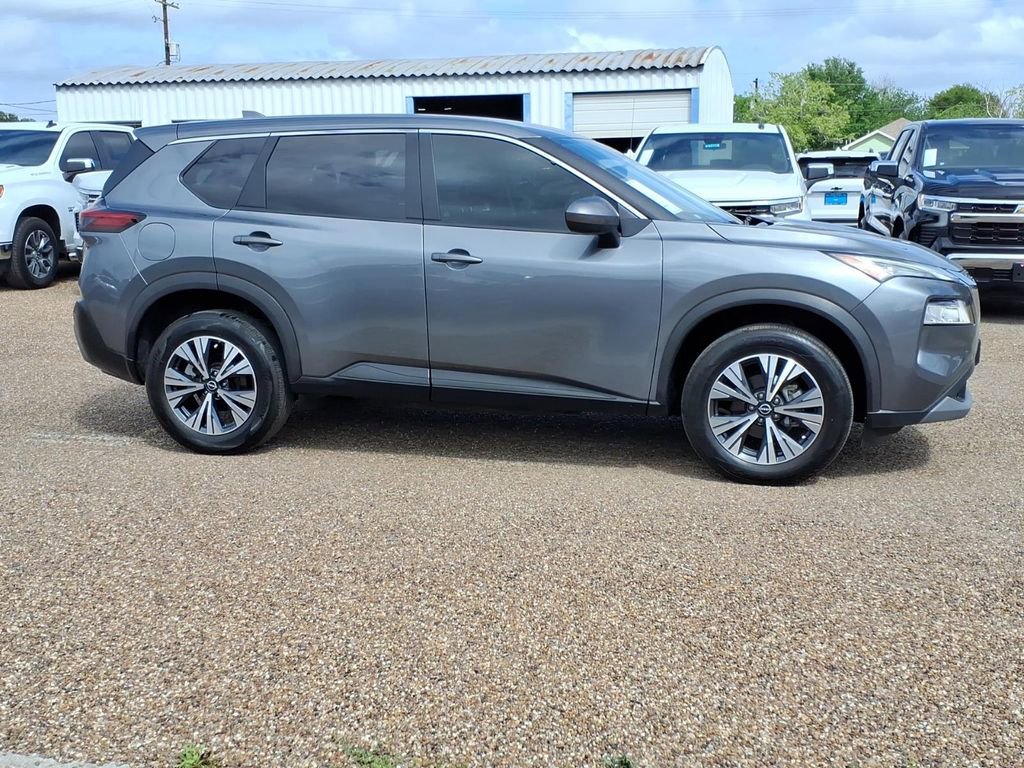 Used 2023 Nissan Rogue SV image 5