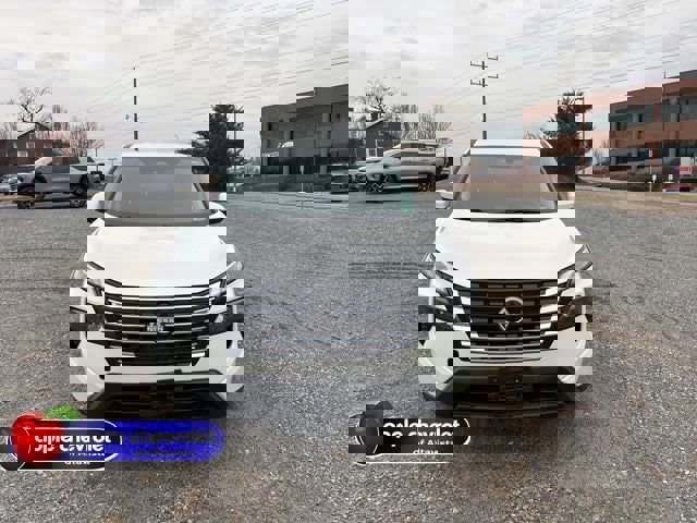 Used 2025 Nissan Rogue SV image 2