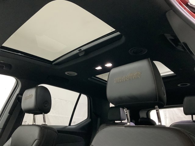 Used 2023 Chevrolet Traverse High Country image 47