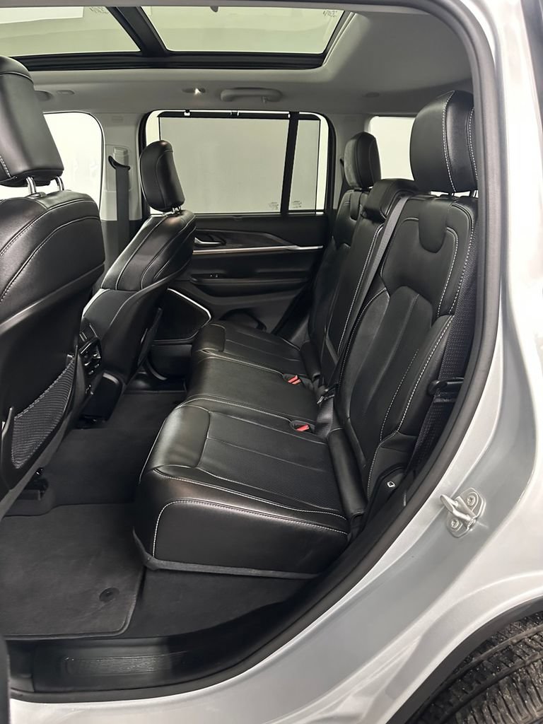 Used 2023 Jeep Grand Cherokee 4WD 4xe w/ Luxury Tech Group II image 28