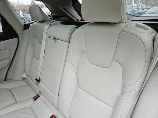 Certified 2023 Volvo XC60 B5 Ultimate w/ Protection Package Premier AWD/4WD image 16