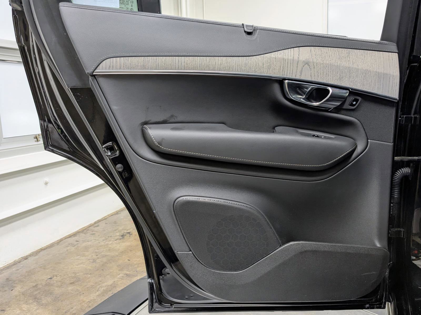 Used 2025 Volvo XC90 T8 Ultra w/ Protection Package Premier image 18