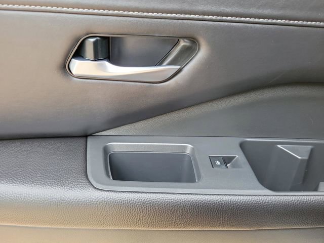 Used 2025 Nissan Pathfinder SL image 20